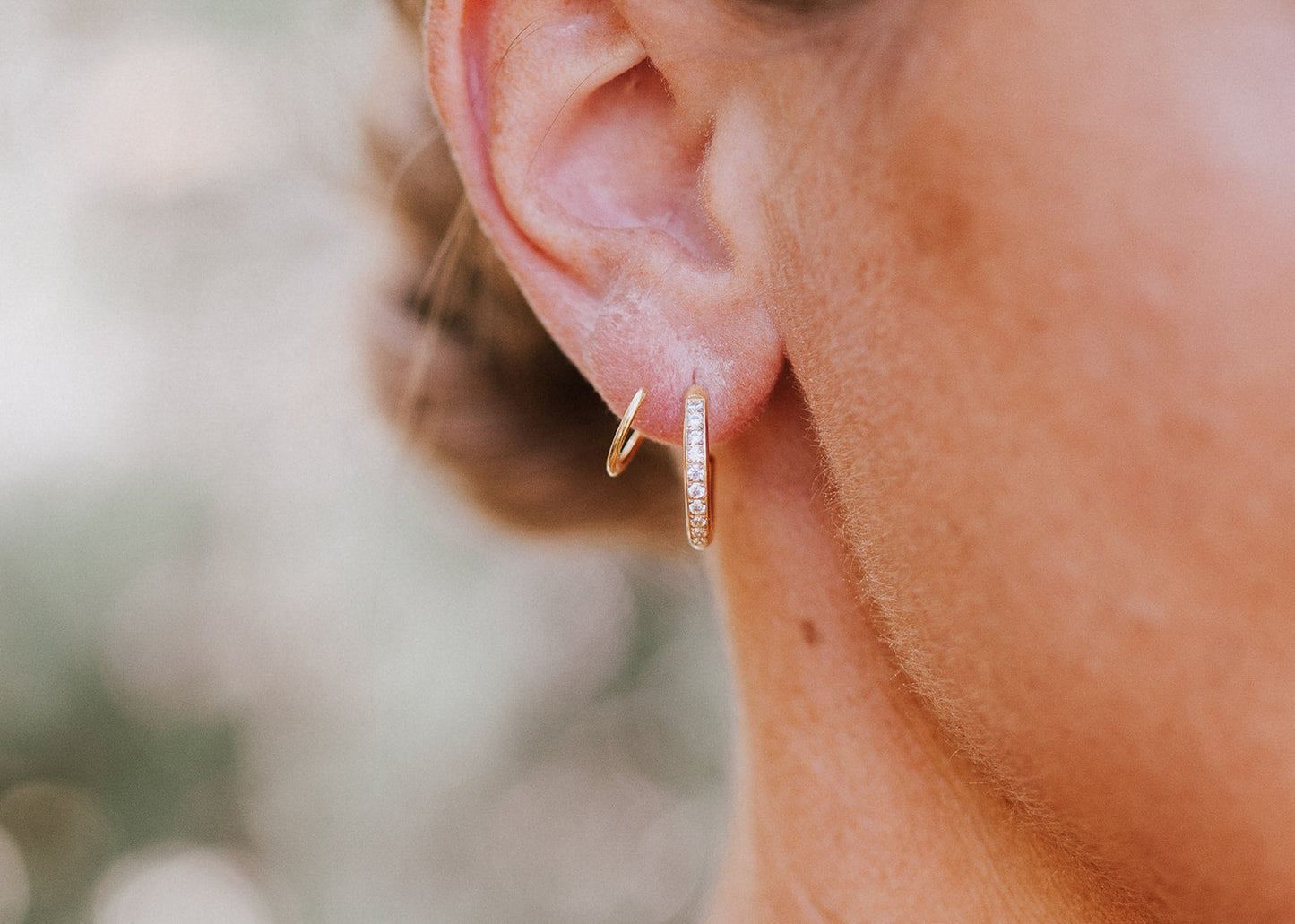 Seeing Double Twist Hoops