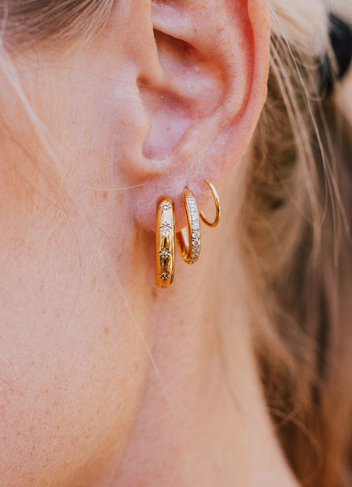 Seeing Double Twist Hoops